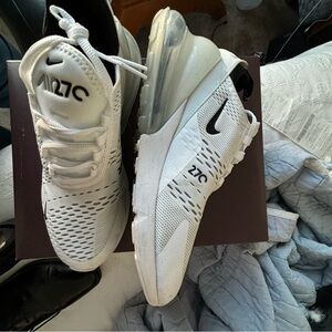 Nike like new men’s Air270 sneakers size 10.5. White